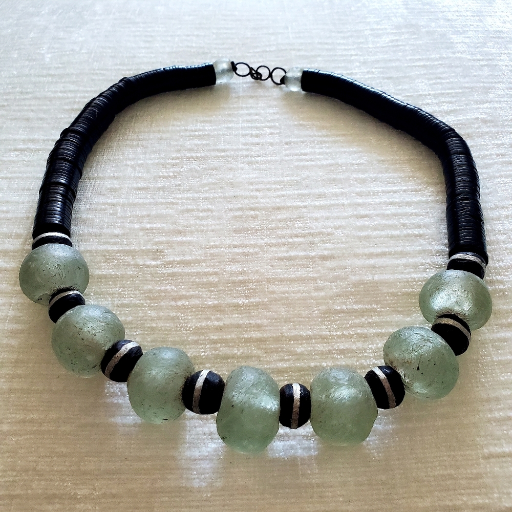 🇧🇫 Burkina Glass and Bead Necklace